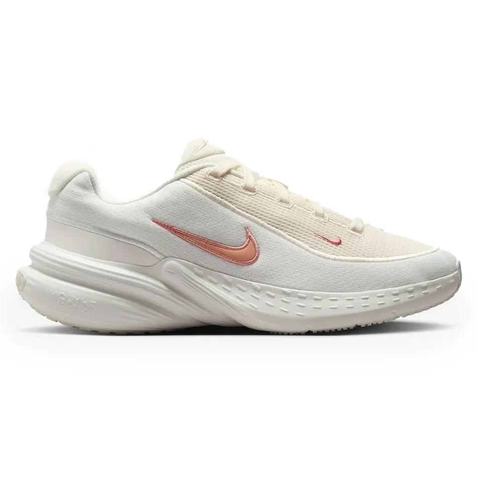 Tênis Nike Uplift SC feminino branco, vista lateral mostrando design e detalhes do material